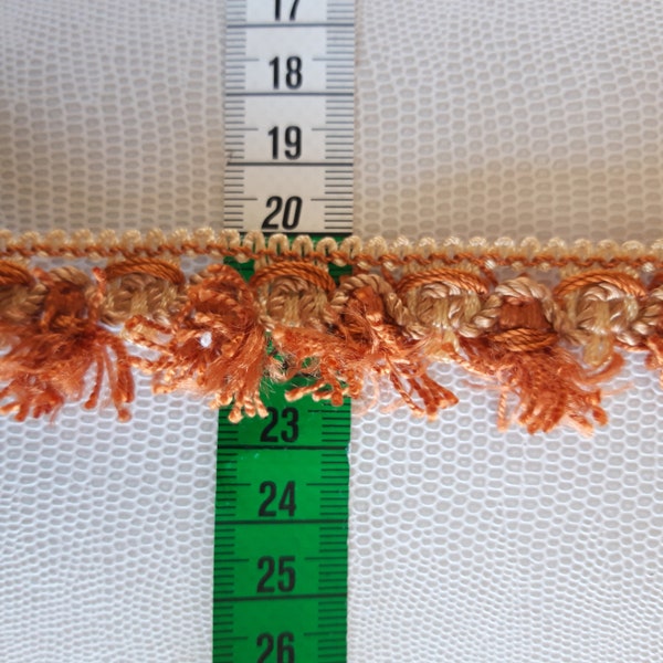 passementerie, petit galon avec pompons, coloris marron roux et beige.,