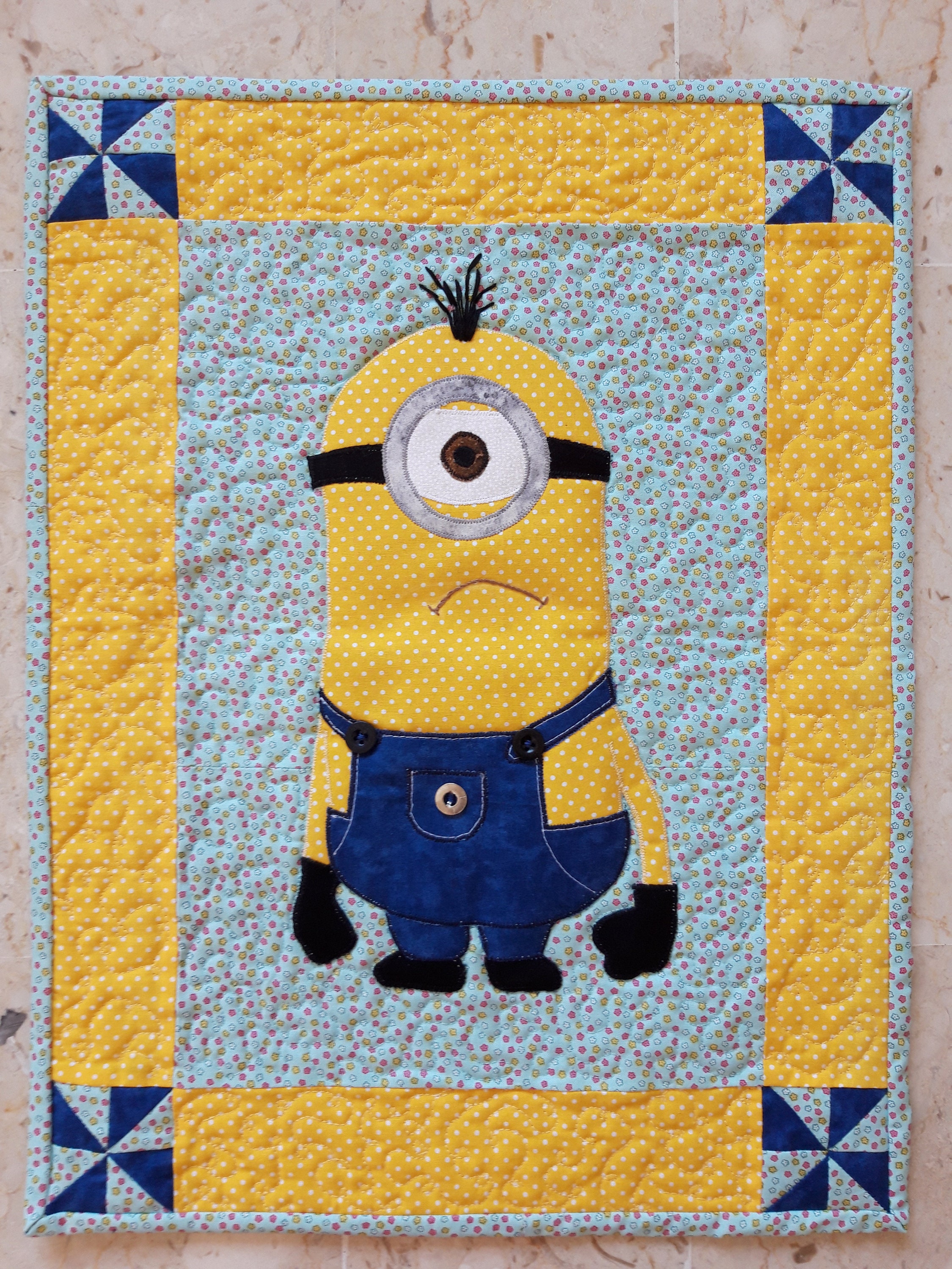 Les Minions Décoration Murale en Patchwork Pur Chambre Enfant,