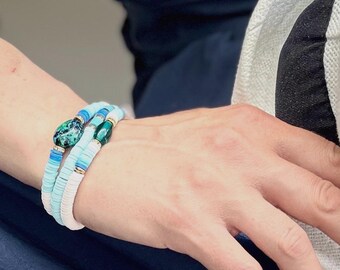 Bracelet heishi turquoise et rose pâle, bijou surfeur, cadeau de maîtresse