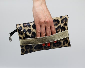 Pochette léopard et doré en simili cuir