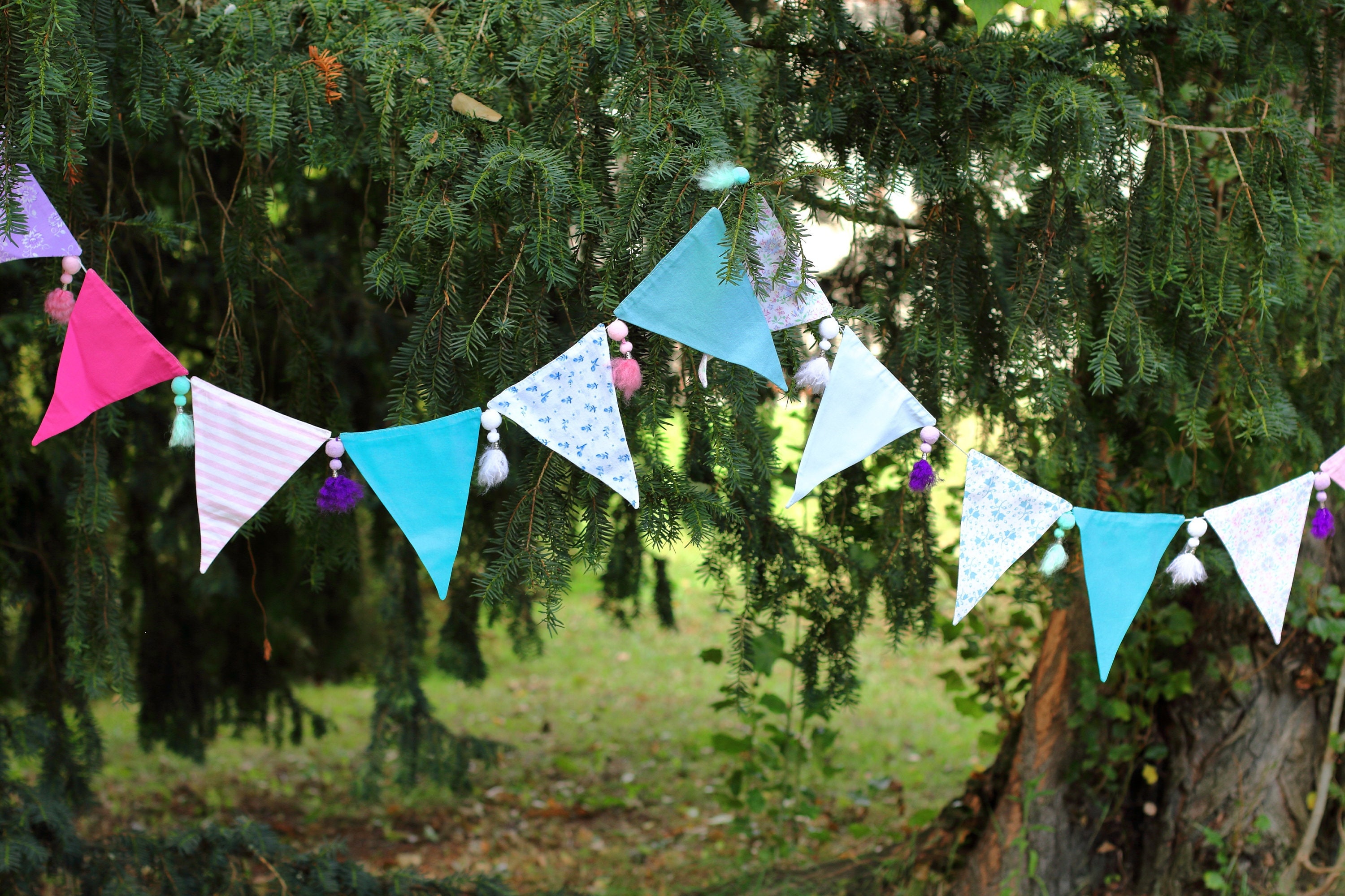Guirlande de Fanions et Pompons en Tissu