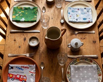 Personalized napkin – embroidered name on cotton – reusable washable napkin – OEKO-TEX certified – family gift