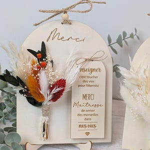 Rounded sign decoration with dried flowers and personalized magnet – End of year gift for teacher, nanny, ATSEM – Customizable message