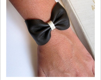 size small leather knot bracelet