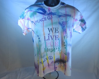 We Live For Hope - Peace, Love & Happiness t-shirt - Size Medium