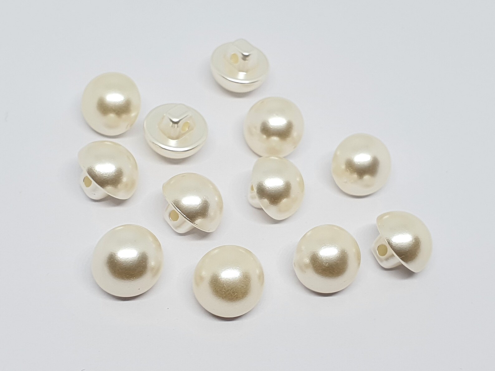 20 Beige Mother-of-pearl Stem Buttons, Pearly Acrylic Finish, 12mm ...