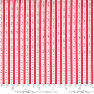 Piękny dzień - Corey Yoder - Taśma klejąca Ticker Tape Stripe - Szkarłatna - 29135-21 - Tkanina sprzedawana jest w odcinkach 1/2 jarda i cięta na bieżąco