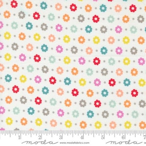Laguna Sunrise - Sherri & Chelsi - Blütenblatt - Off White - 37683-11 - Der Stoff wird in 1/2 Yard Schritten verkauft und fortlaufend geschnitten