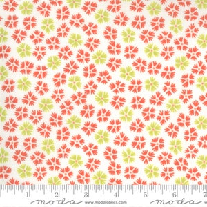 Strawberries & Rhubarb - Fig Tree - Daisies - Linen Strawberry - 20405-18 - Fabric is sold in 1/2 yard increments and cut continuously