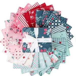 Berry Market Fat Quarter Bundle - Beverly McCullough - FQ-15740-24