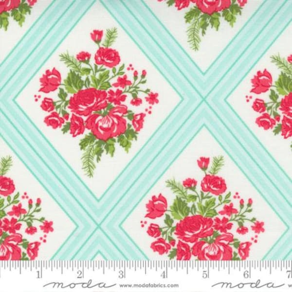 Merry Little Christmas - Bonnie & Camille-Gather Floral-Cream Multi - 55241-15 - Fabric is sold in 1/2 yard increments and cut continuously