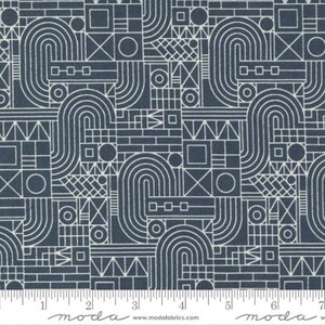 Decorum - Basic Grey - Form - Admirable - 30682-19 - This piece is 23&quot;