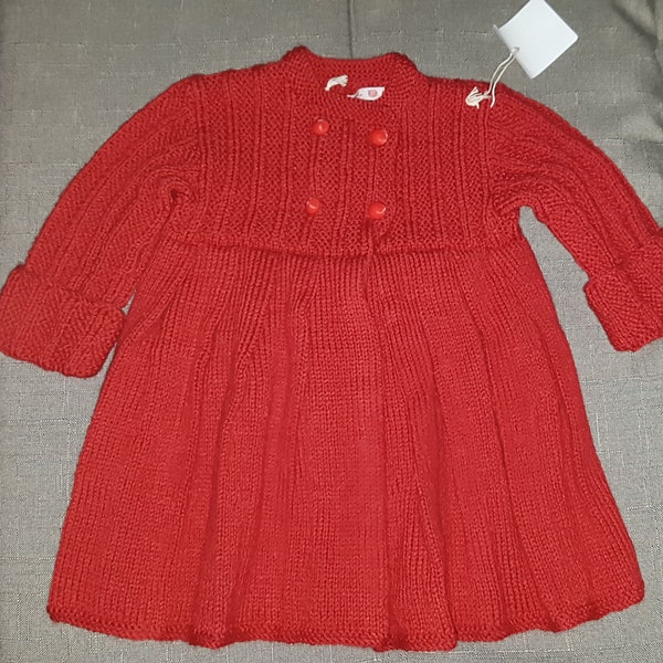 Manteau pour fille, rouge, manteau au tricot, taille 12 mois, tricoté à la main, en laine, manteau à plis, double boutonnage, pièce unique