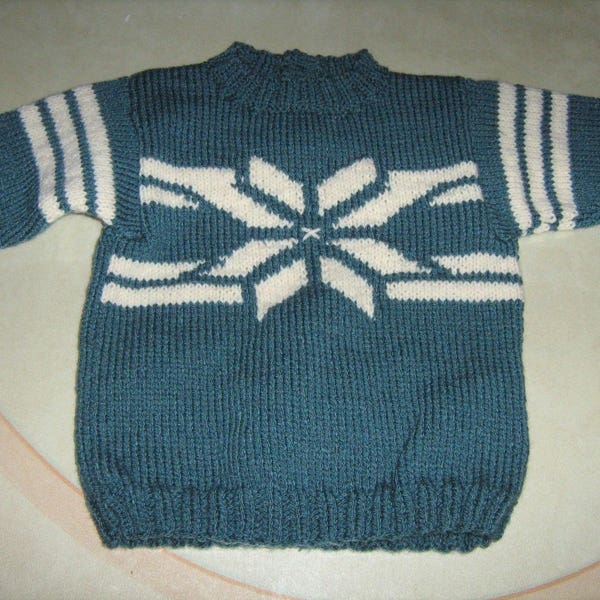 Pull pour enfant, avec jacquard "neige", taille 2 ans, tricoté à la main, en acrylique, boutons au dos, bleu et blanc, sports d'hiver