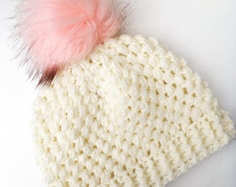 Patrón de ganchillo con gorro de punto puff y pompones