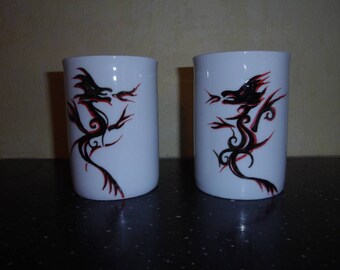 lot de 2 mugs droit dragon rouge & noir en porcelaine peints à la main