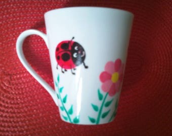 mug porcelaine de Limoges peint à la main  'coccinelle'