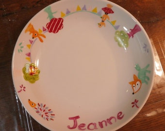 assiette porcelaine peinte personnalisée forêt enchantée multicolore