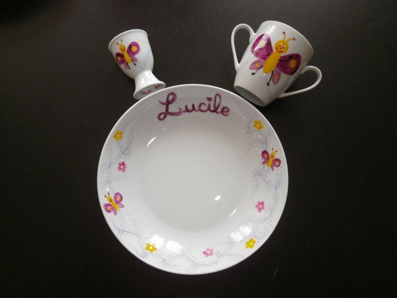 Service vaisselle personnalisé en porcelaine peint papillons & entrelats de fleurs image 1