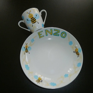 plato y vaso de porcelana pintado personalizado &quot;abejas y entrelazados&quot;