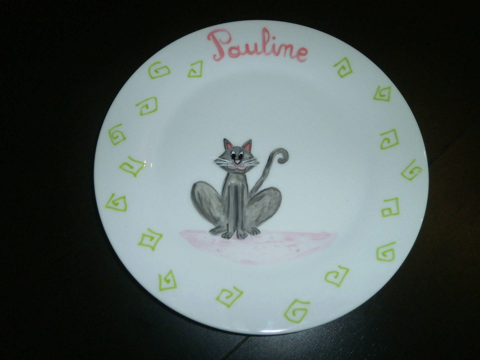 Assiette Peinte Personnalisée Chat Assis Couleur et Motif Au Choix