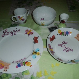 service 5 pièces porcelaine peint personnalisé motif au choix 2 assiettes, bol, timable, coquetier image 1