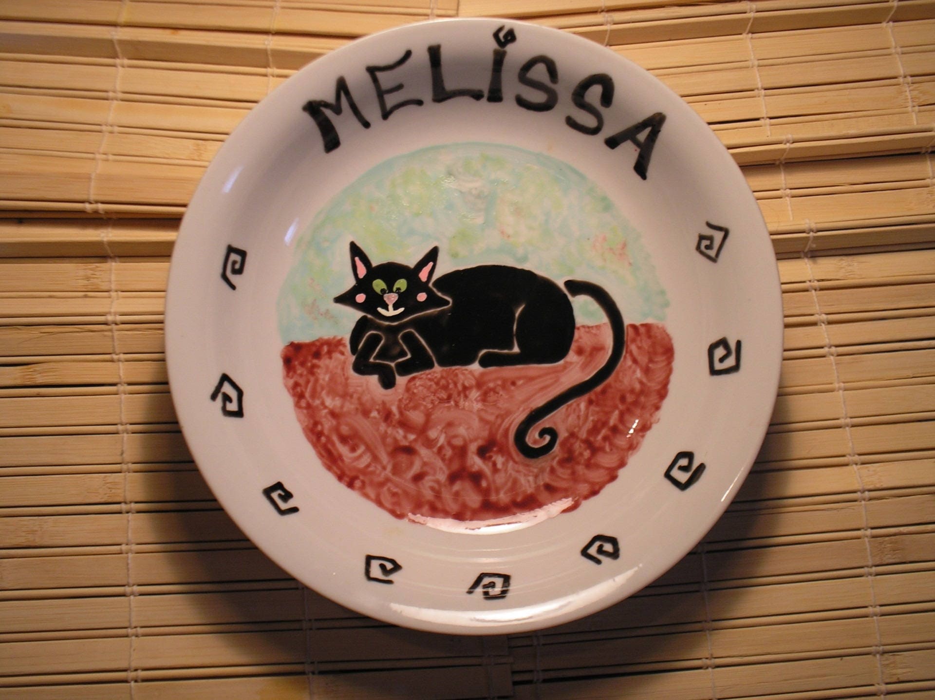 Assiette Creuse Peinte à La Main Personnalisée Chat Noir Couché Couleur Au Choix