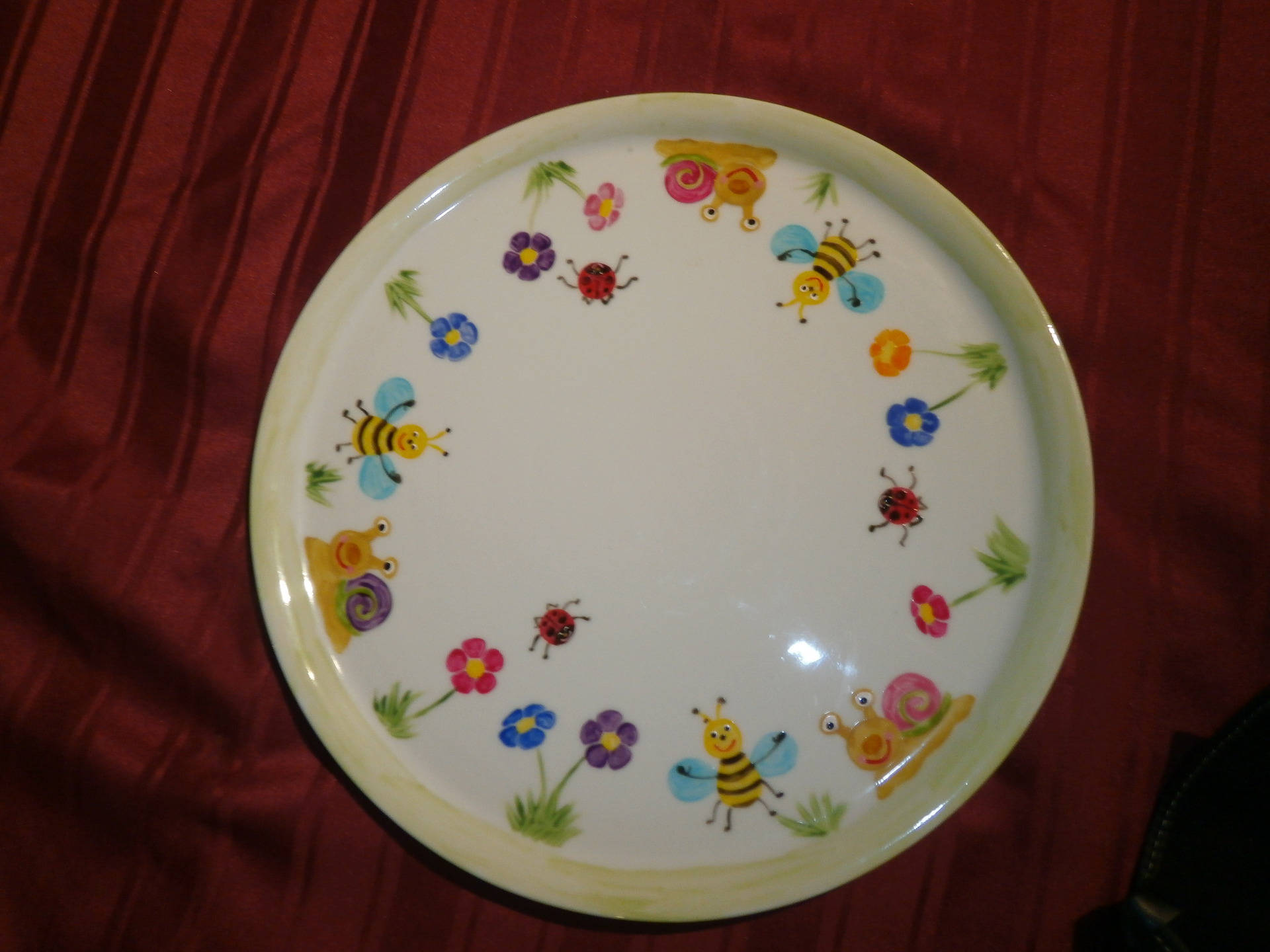 Plat Rond en Porcelaine de Limoges Peint à La Main Motif Coccinelle Abeille Fleur