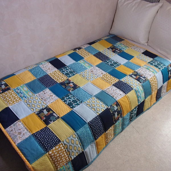 Couverture patchwork tons canard turquoise et jaune pour enfant 165x146cm, dessus de lit patchwork enfant, couette patchwork canard et jaune