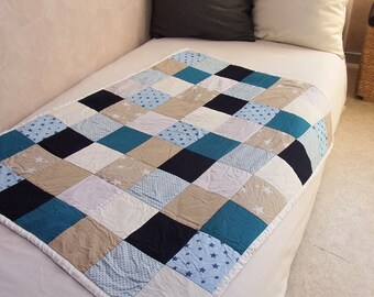 Plaid patchwork tons bleus et beiges pour enfant 108x85cm, plaid bébé patchwork coton et polaire