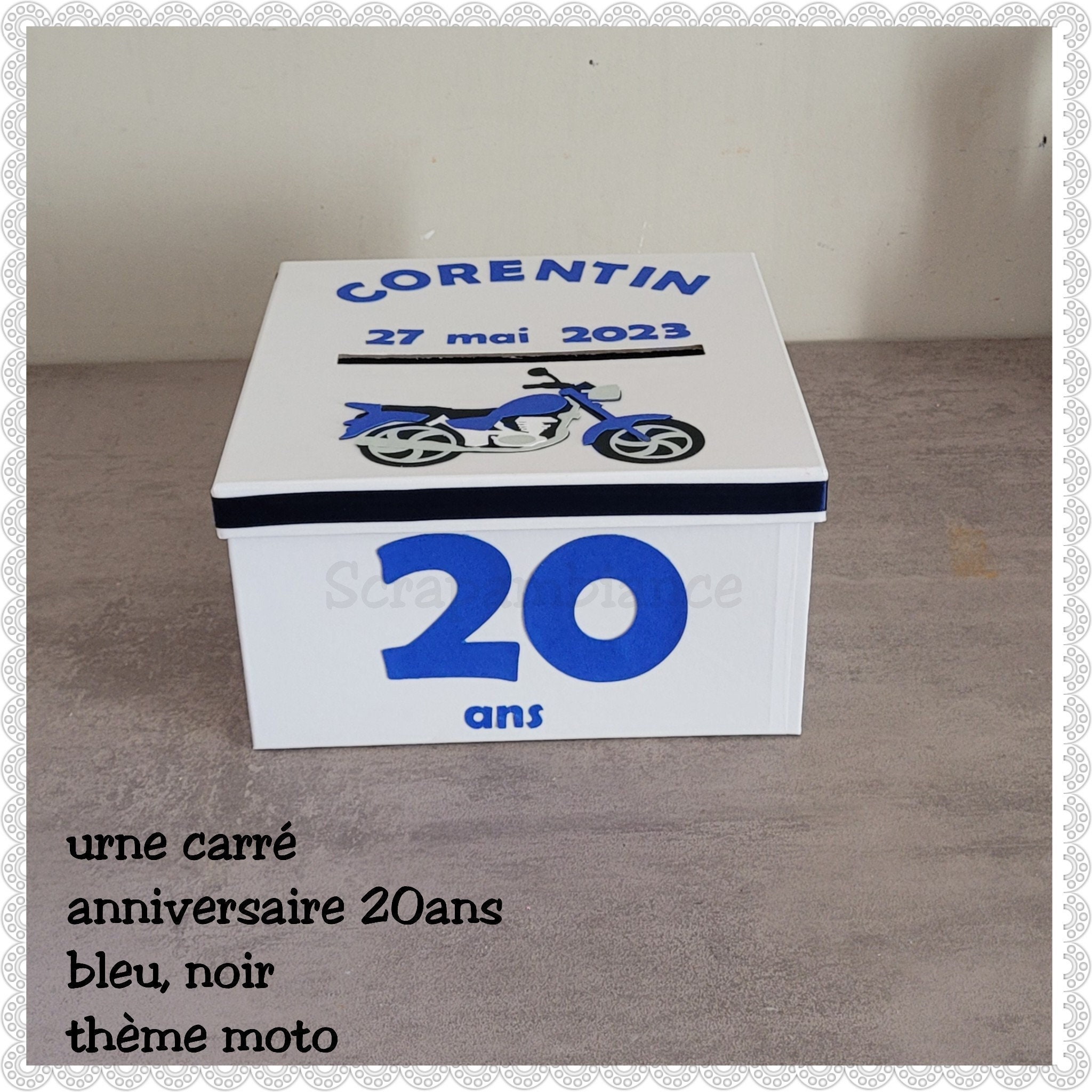 Urne Anniversaire Bleue Métallisée 20x20x20 cm