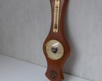 Barometer Vintage wooden thermometer