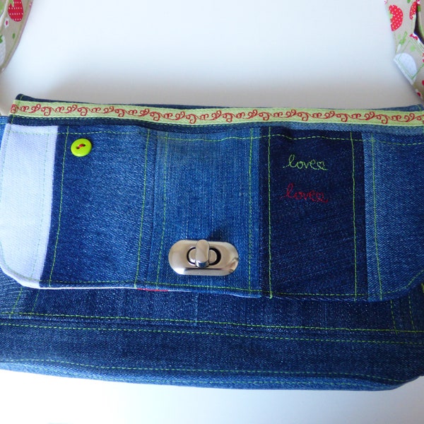Mininel : petit sac à main en jean bleu  patchwork Mini-cabanel en bandoulière  Fraises