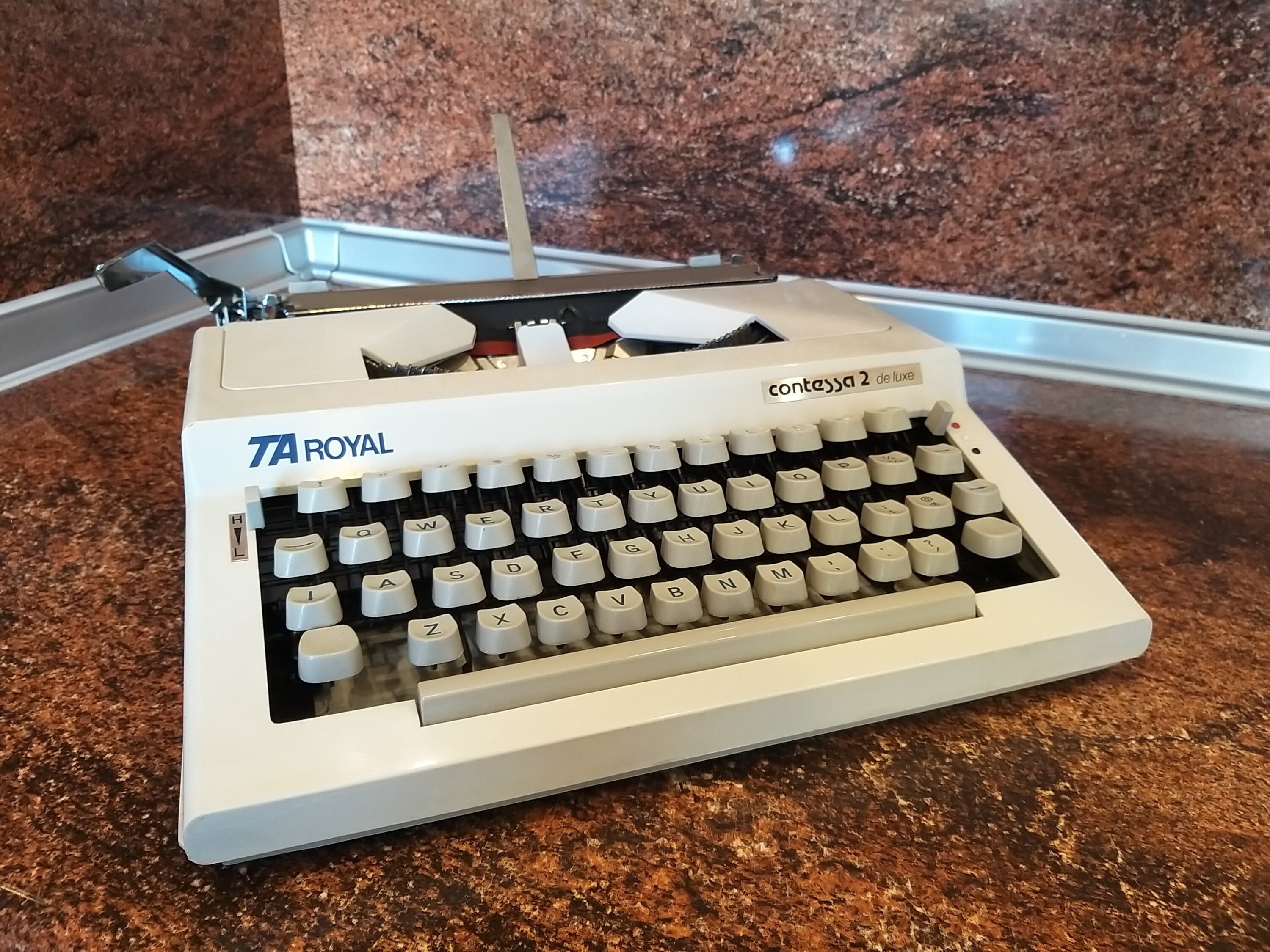 トライアンフ アドラー コンテッサ 2 デラックス タイプライター：1971