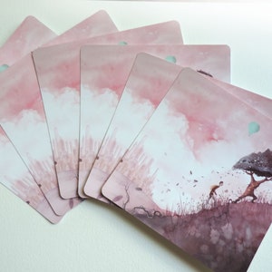 Carte postale carrée issue d'une illustration de livre d'un arbre et enfant rose. Impression sur papier 250 grammes. bords arrondis. 15x15cm
