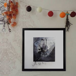 Peinture noir et blanc, à l'aquarelle et encre de Chine. Illustration d'un musicien contrebassiste mélancolique et d'une branche d'arbre. image 3