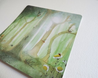 Carte postale carrée issue d'une illustrations d'un livre avec foret d'arbres comiques. Impression sur papier 250g. Bords arrondis. 15x15 cm