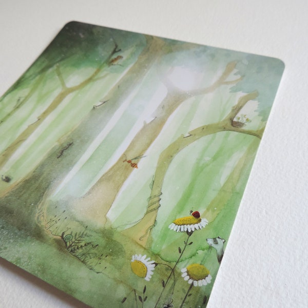 Carte postale carrée issue d'une illustrations d'un livre avec foret d'arbres comiques. Impression sur papier 250g. Bords arrondis. 15x15 cm