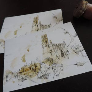 Cartes postales. Petite image, illustration de la cathédrale de la ville d'Albi paisible, à l'automne, avec feuilles mortes sepia.
