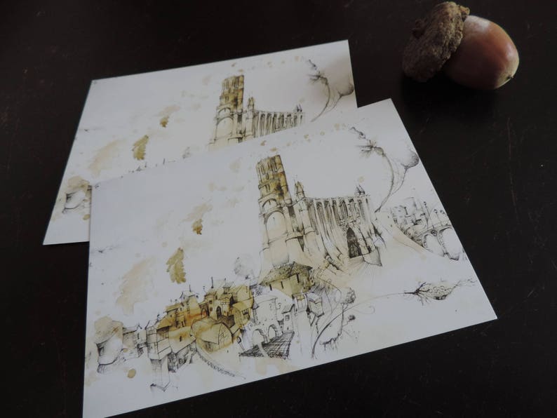 Cartes postales. Petite image, illustration de la cathédrale de la ville d'Albi paisible, à l'automne, avec feuilles mortes sepia. image 1