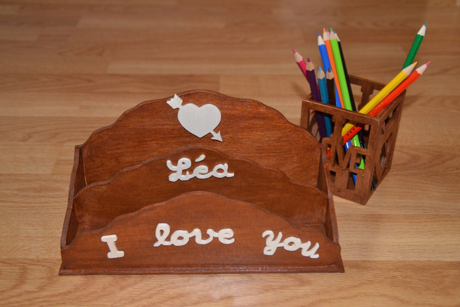 Porte-Courrier en Bois Personnalisable/Accessoire de Bureau Modèle I Love You Cadeau Saint-Valentin