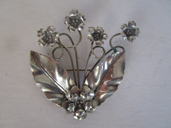 Antique Sterling Silver Flower & Leaf Brooch Le G… - image 1