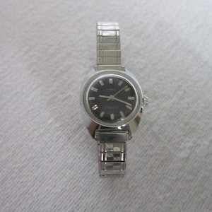 Retro Chrome Ladies Timex Electric Wristwatch