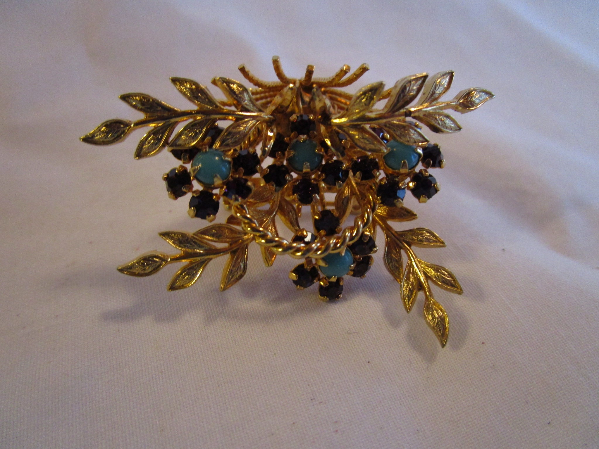 Vintage Warner Brooches - 6 For Sale on 1stDibs | warner