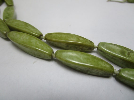 1950's Retro Avocado Green Beaded Double Strand N… - image 4