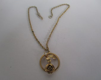 Vtg Gold Tone Chain Necklace with Rose & Pearl Circle Pendant