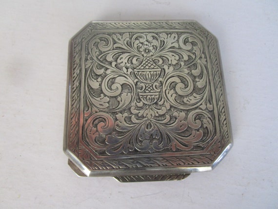 Antique Fancy Engraved 800 Silver Mirrored Compac… - image 1