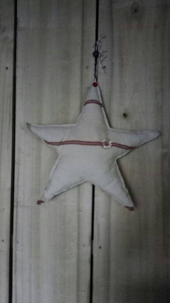 Étoile en Tissu Métis de Lin avec Liteaux Rouges