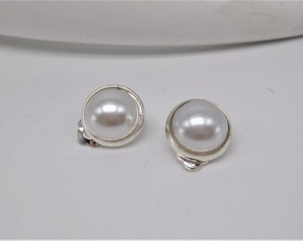 LAXPICOL 10mm Simulated Pearl Clip On Earrings No Piercing Fashion Elegant Stud Earrings For Women