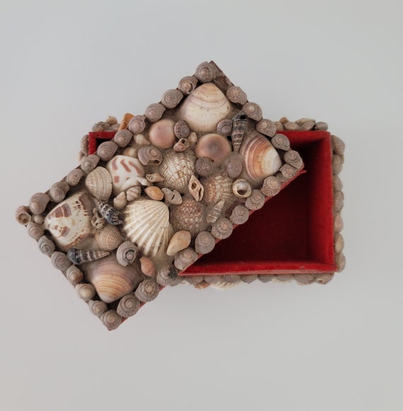 Shell Art Trinket Box, Folk Art Shell Art, Victori